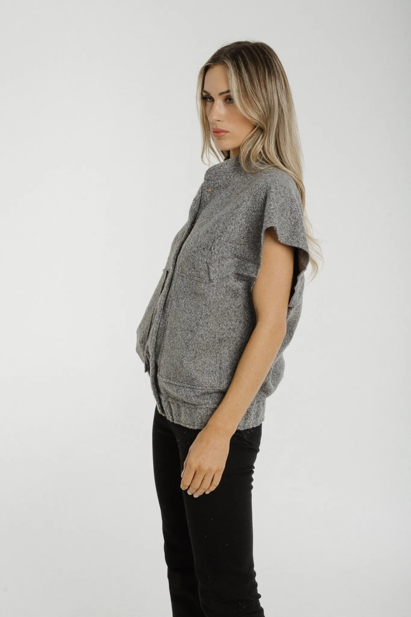 Aveen Sleeveless Jacket In Grey